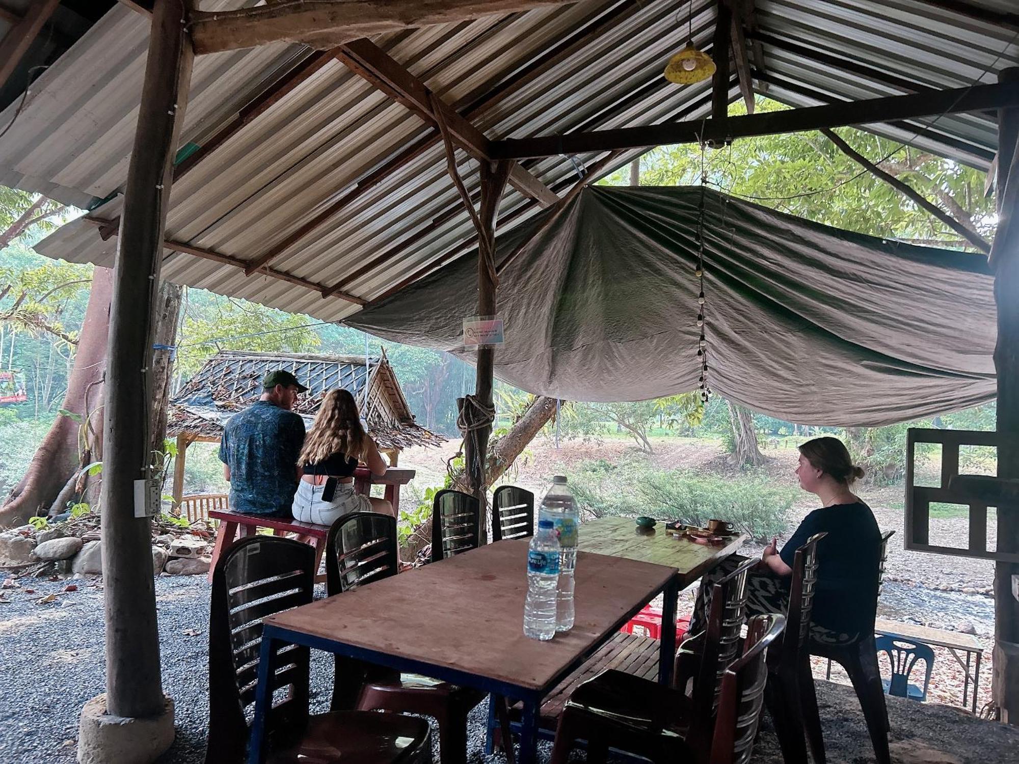 Отель Khaosok August Freedom Camp Khao Sok National Park Экстерьер фото
