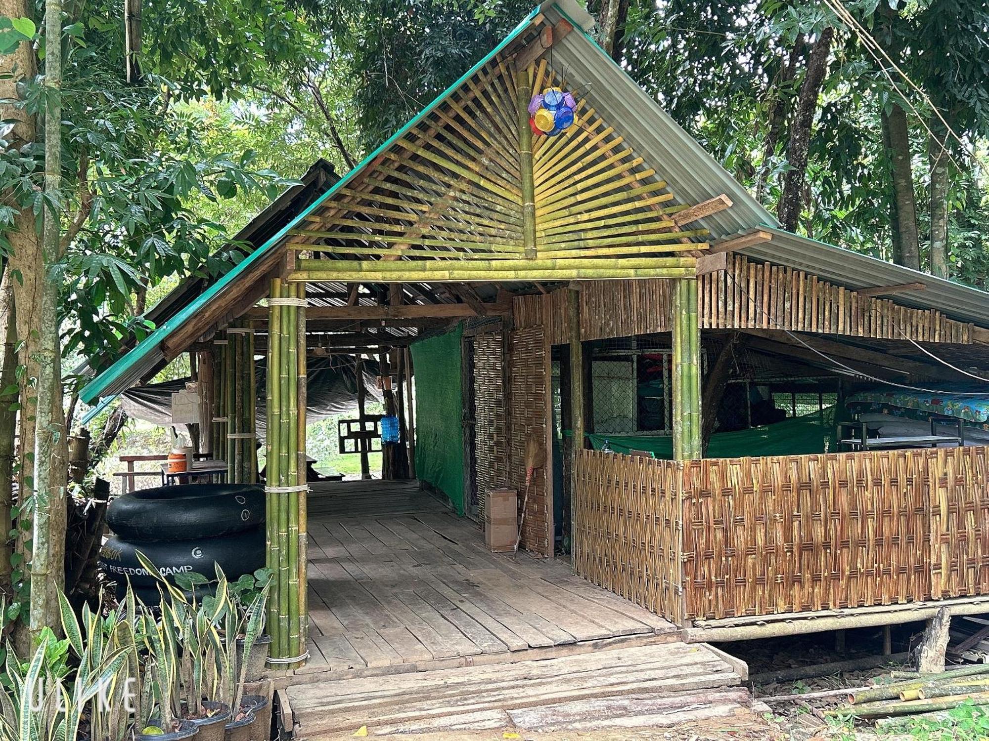 Отель Khaosok August Freedom Camp Khao Sok National Park Экстерьер фото